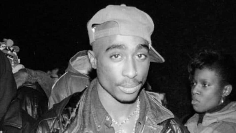 découvrez le parcours fascinant de 2pac, l'icône du rap, à travers ce documentaire captivant qui explore sa vie, sa musique et son héritage indélébile dans l'histoire de la culture hip-hop.