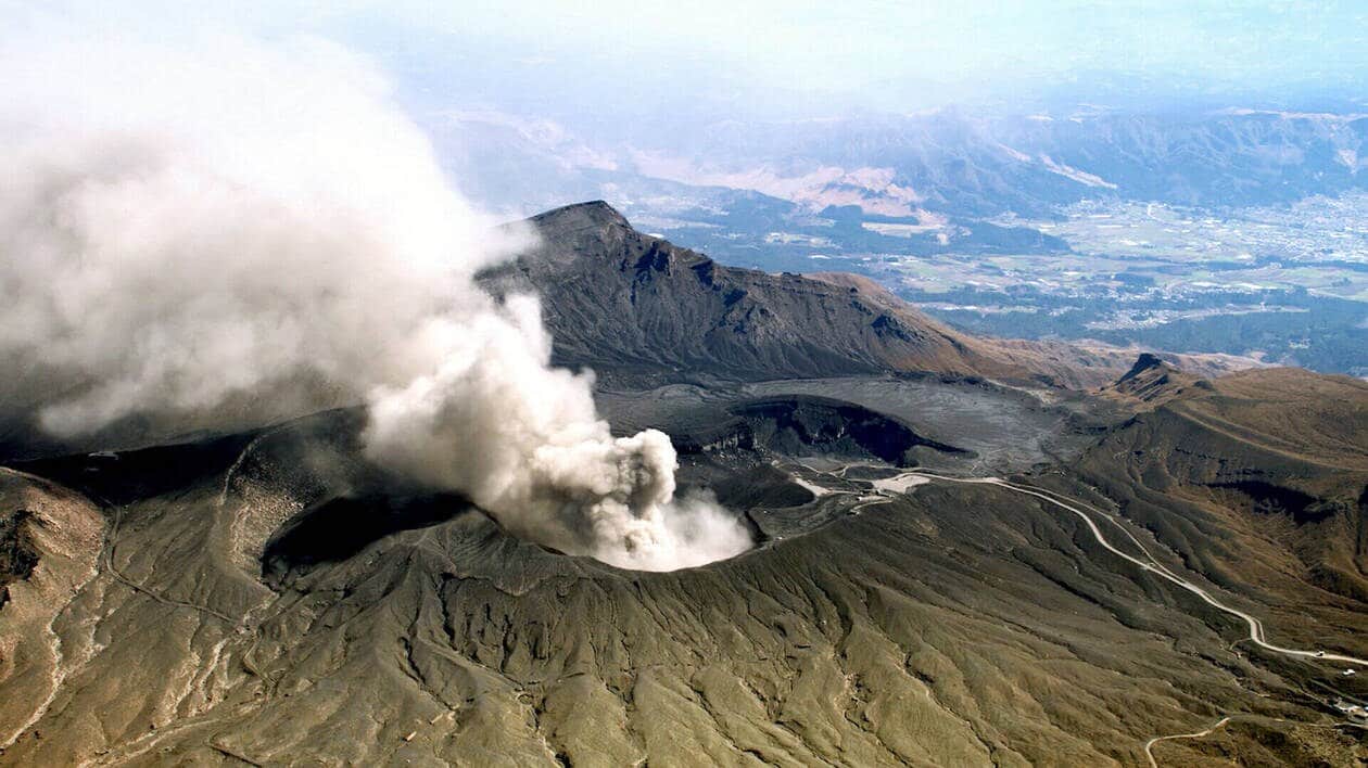 découvrez notre sélection des meilleurs documentaires sur les volcans disponibles sur netflix. plongez dans l'univers fascinant des éruptions, des formations géologiques et des impacts environnementaux, tout en explorant la beauté et la puissance de la nature.