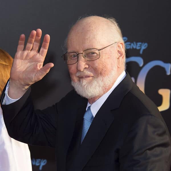 découvrez l'univers fascinant de john williams, le maître de la bande originale. ce documentaire retrace sa carrière légendaire, explorant ses créations emblématiques et son influence inégalée sur le cinéma moderne.