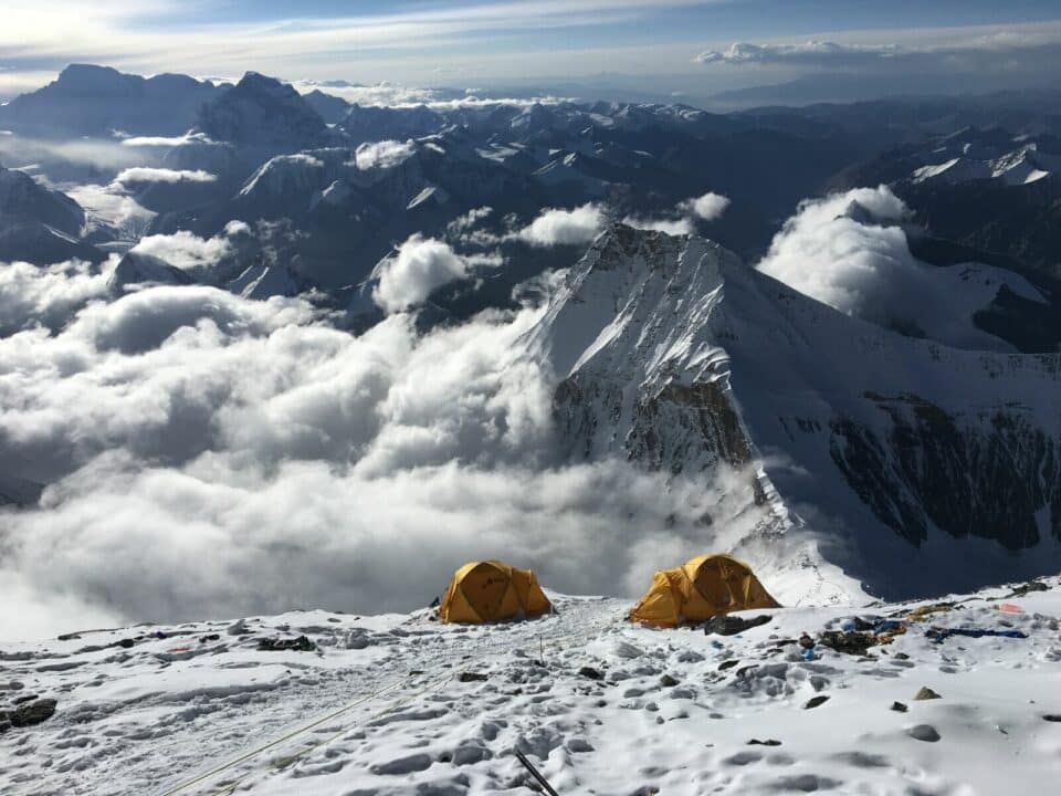 plongez dans l'aventure exceptionnelle d'une ascension à 8000 mètres dans l'himalaya. 'odyssée himalayenne' vous transporte à travers des paysages majestueux, des défis extrêmes et des rencontres inoubliables, révélant la beauté et la grandeur de cette région mythique.