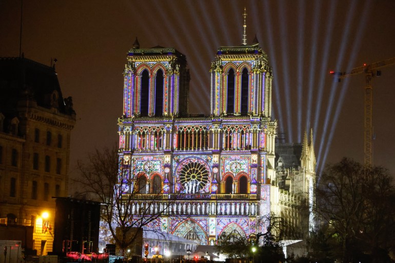 découvrez les dernières avancées de la reconstruction de notre-dame de paris, un symbole de l'architecture française et de l'histoire européenne. suivez notre guide complet sur les travaux en cours, les défis rencontrés et l'importance culturelle de ce projet emblématique.