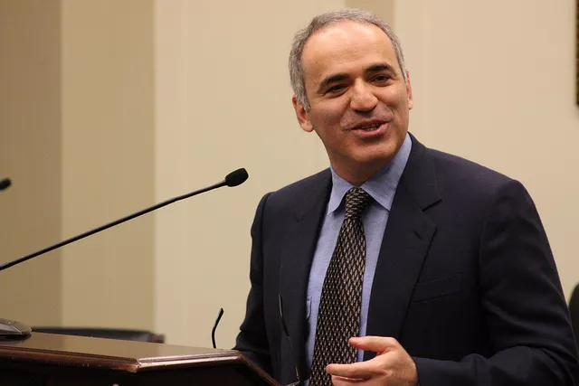 découvrez l'exceptionnel parcours de garry kasparov, considéré comme l'une des plus grandes légendes des échecs. plongez dans son héritage, ses stratégies révolutionnaires et son impact sur le monde des échecs.