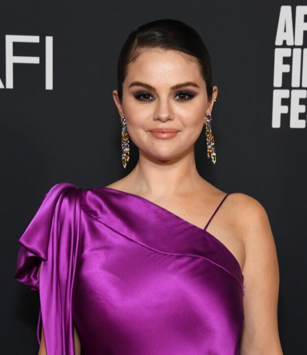 découvrez le fascinant documentaire sur selena gomez, qui explore sa vie, sa carrière et les défis personnels qu'elle a surmontés. plongez dans l'univers d'une icône pop, entre passion et résilience, et laissez-vous inspirer par son parcours exceptionnel.