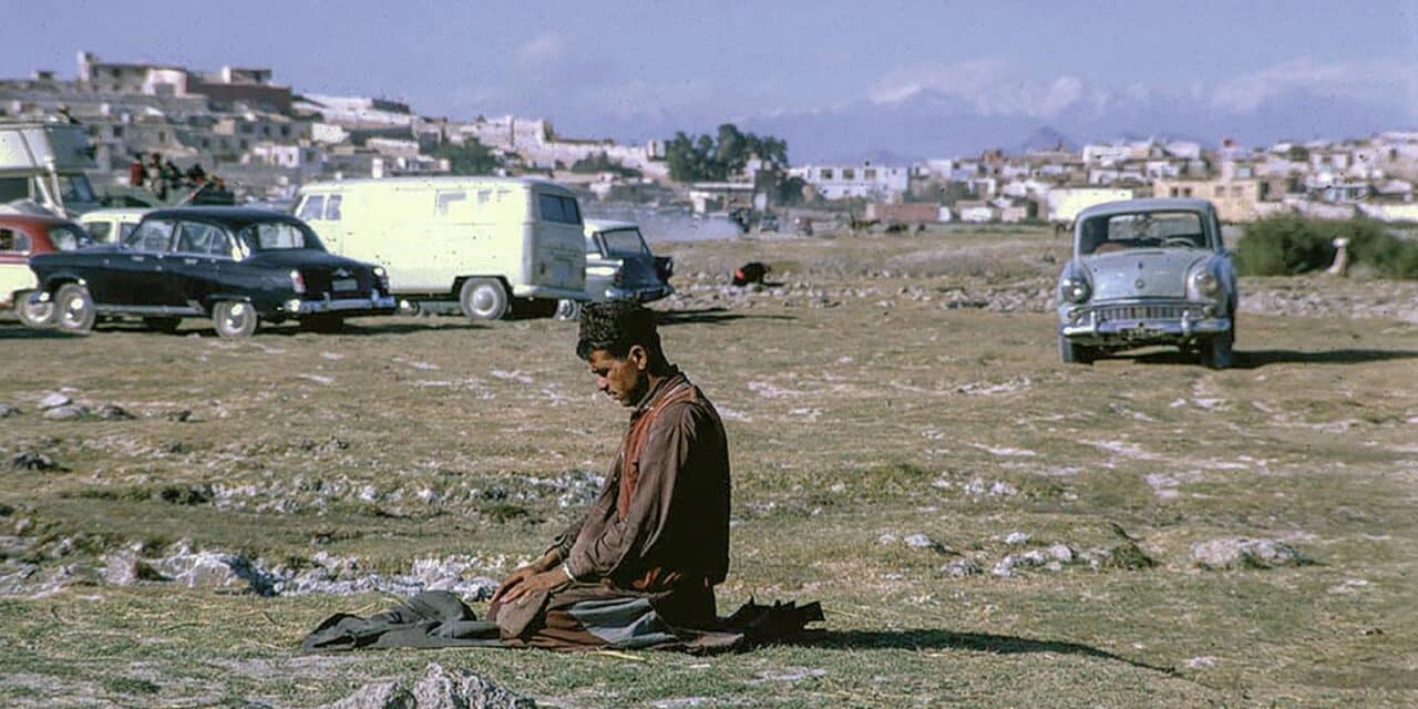 découvrez un captivant documentaire sur l'afghanistan, explorant son histoire riche, sa culture dynamique et les défis contemporains que le pays doit relever. plongez au cœur d'un voyage unique à travers des témoignages poignants et des images saisissantes qui révèlent la beauté et la complexité de cette nation fascinante.