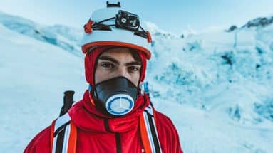 découvrez notre sélection de documentaires captivants sur l'alpinisme, plongeant au cœur des plus grands défis des grimpeurs. explorez les récits inspirants, les paysages à couper le souffle et les exploits hors du commun qui façonnent cet univers fascinant des hauts sommets.